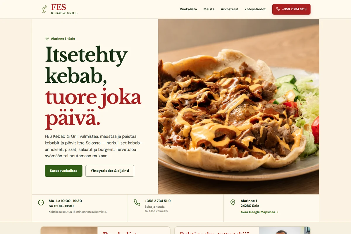 FES Kebab & Grillin verkkosivun etusivu, jossa on ruoka-annoksen kuva ja ravintolan tiedot